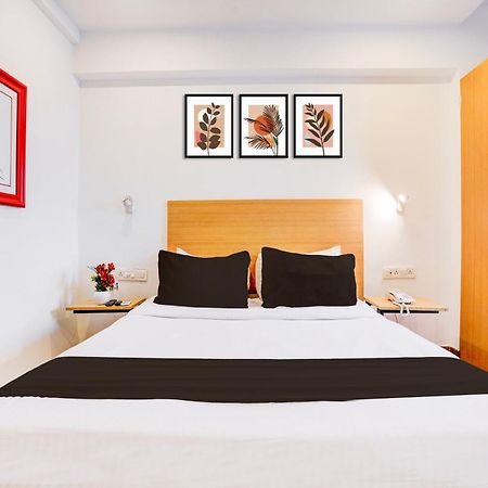 Super Townhouse Khar The Unicontinental Hotel Mumbai  Buitenkant foto