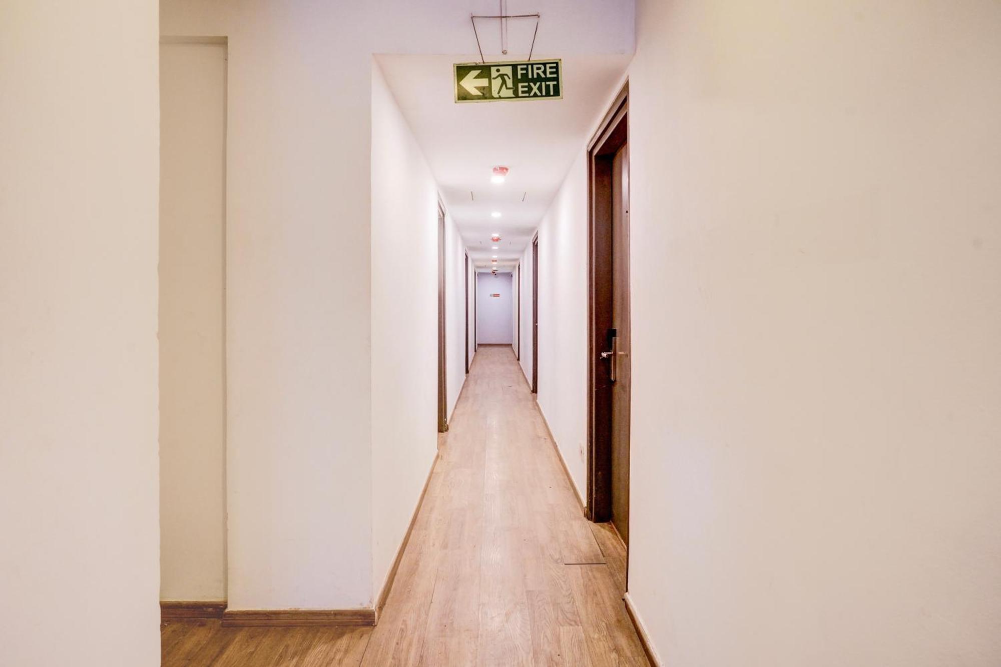 Super Townhouse Khar The Unicontinental Hotel Mumbai  Buitenkant foto