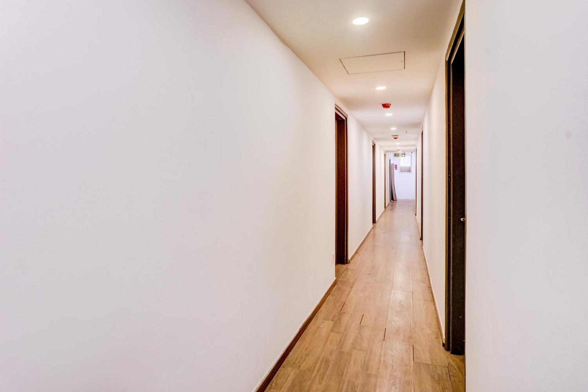 Super Townhouse Khar The Unicontinental Hotel Mumbai  Buitenkant foto