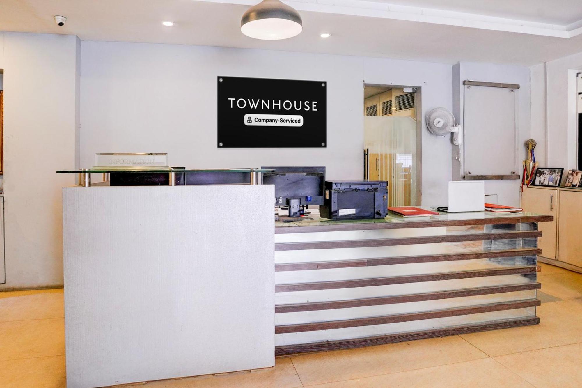 Super Townhouse Khar The Unicontinental Hotel Mumbai  Buitenkant foto