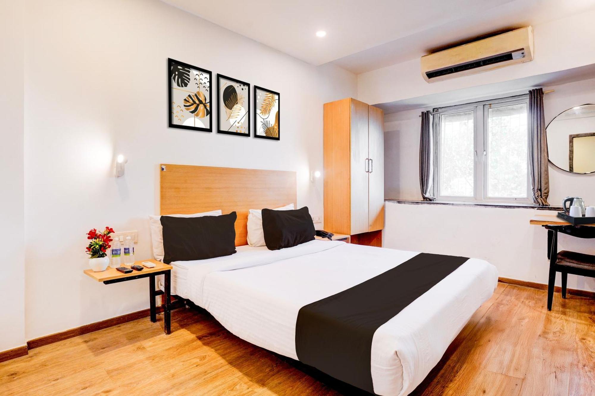 Super Townhouse Khar The Unicontinental Hotel Mumbai  Buitenkant foto