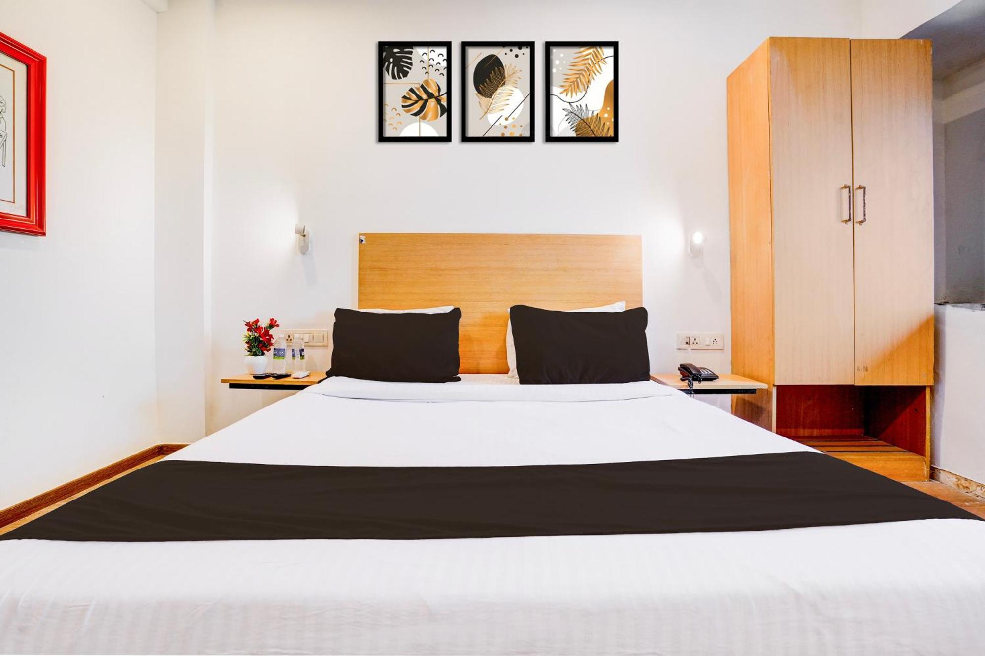 Super Townhouse Khar The Unicontinental Hotel Mumbai  Buitenkant foto