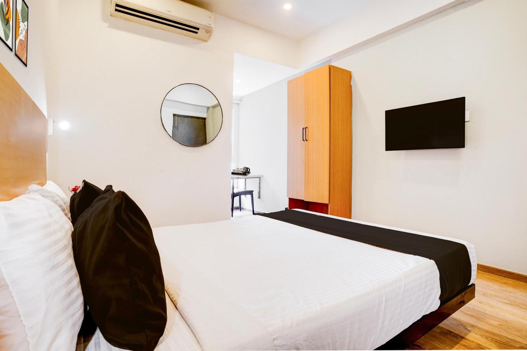 Super Townhouse Khar The Unicontinental Hotel Mumbai  Buitenkant foto