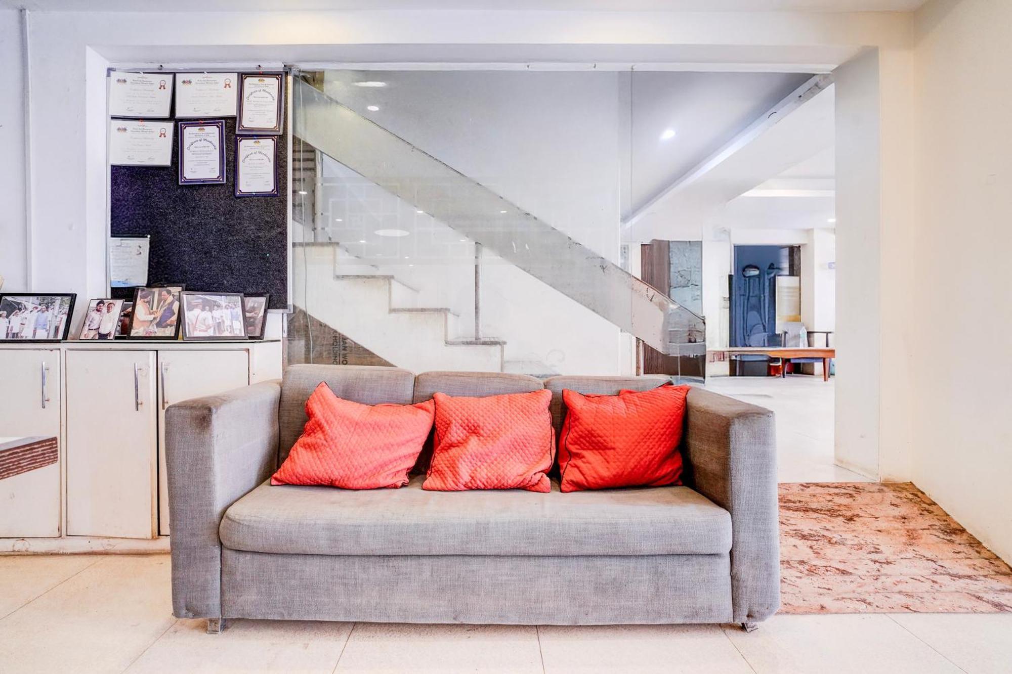 Super Townhouse Khar The Unicontinental Hotel Mumbai  Buitenkant foto